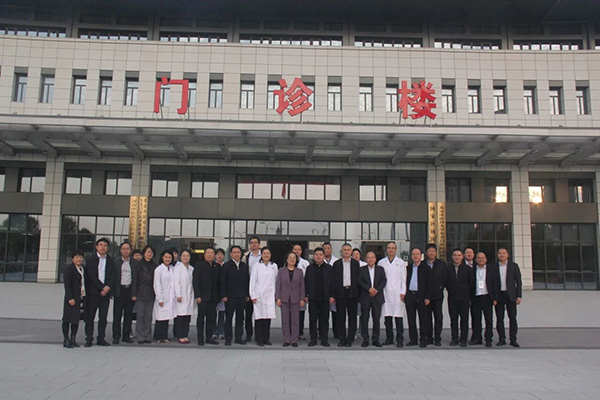 东直门医院双聘主任及第五批专家团抵洛助力国家区域医疗中心建设